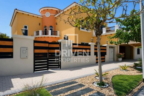 Villa in Jumeirah Park, Dubai 6 bedrooms, 799.99 sq.m. № 140593 - photo 23