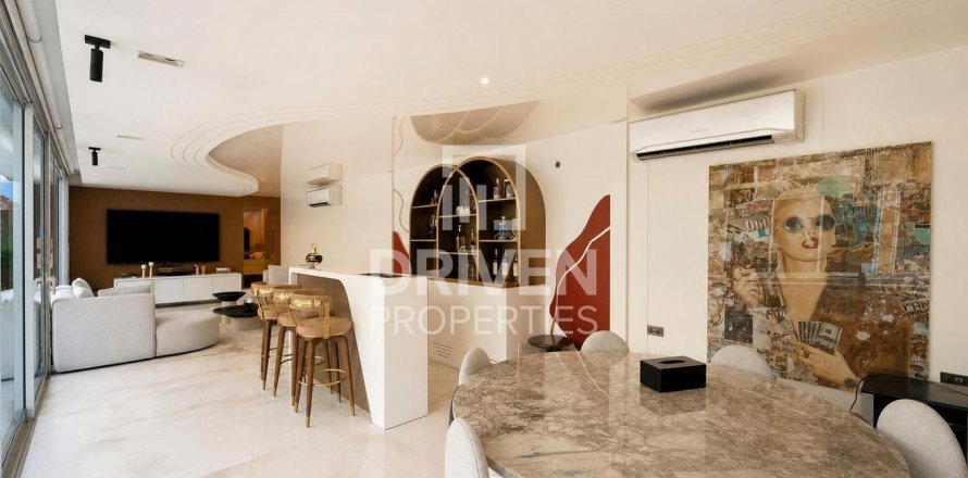 Villa in Jumeirah Park, Dubai 6 bedrooms, 799.99 sq.m. № 140593