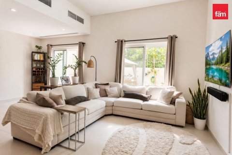 Villa in Dubai 3 bedrooms, 182.1 sq.m. № 123100 - photo 2