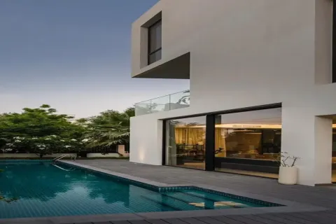 Villa in Dubai 6 bedrooms, 1368 sq.m. № 93077 - photo 3