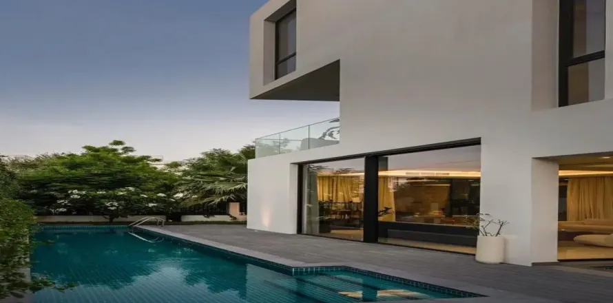 Villa in Dubai 6 bedrooms, 1368 sq.m. № 93077