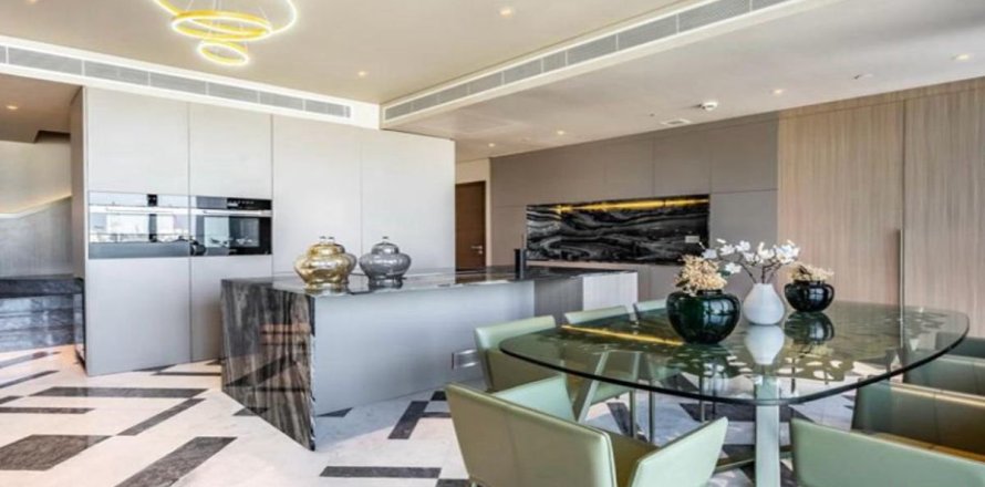 Apartment in Al Wasl, Dubai 4 bedrooms, 266.7 sq.m. № 72231