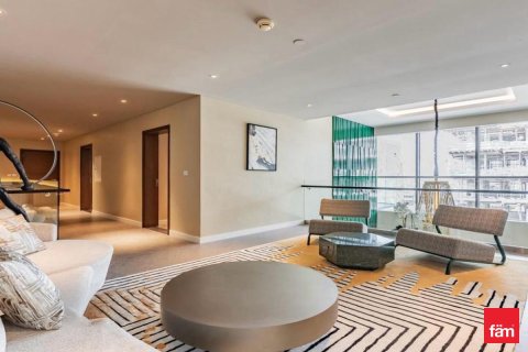 Apartment in Al Wasl, Dubai 4 bedrooms, 266.7 sq.m. № 72231 - photo 2