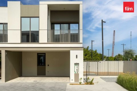 Купить таунхаус в Tilal Al Ghaf, Дубай: 3 спальни, 149.2м², № 72297 - фото 2