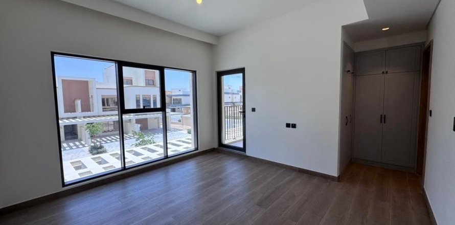 Townhouse in Dubai 4 bedrooms, 144.3 sq.m. № 137922
