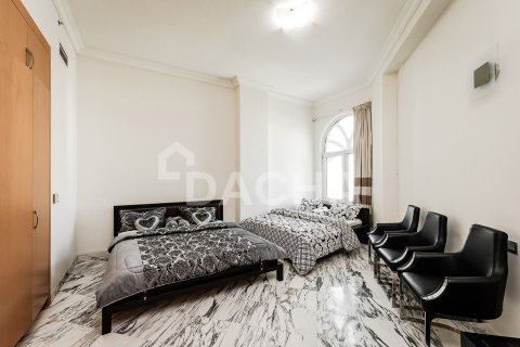 Penthouse in Shoreline Apartments, Palm Jumeirah, Dubai 4 bedrooms, 449 sq.m. № 104858 - photo 23