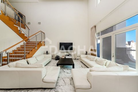 Penthouse in Shoreline Apartments, Palm Jumeirah, Dubai 4 bedrooms, 449 sq.m. № 104858 - photo 11
