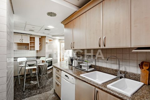 Penthouse in Shoreline Apartments, Palm Jumeirah, Dubai 4 bedrooms, 449 sq.m. № 104858 - photo 6