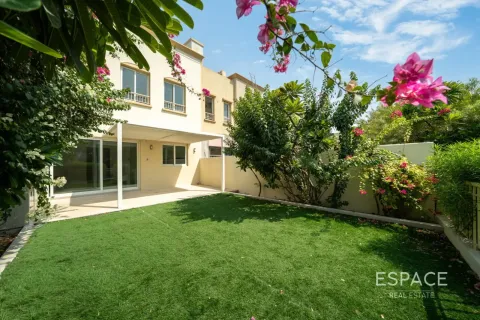 Villa en The Springs, Dubai, 2 dormitorios, 153 m², № 122252