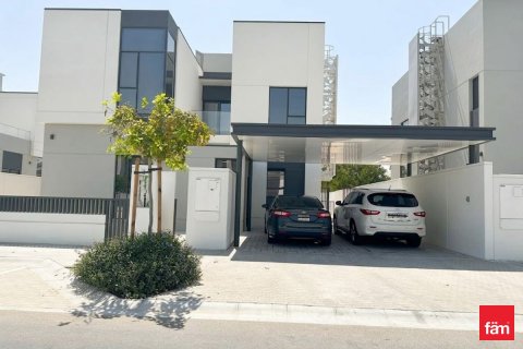 Villa in Al Furjan, Dubai 4 bedrooms, 521.9 sq.m. № 109561 - photo 2