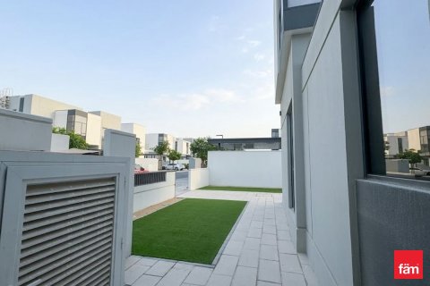 Villa in Al Furjan, Dubai 4 bedrooms, 521.9 sq.m. № 109561 - photo 15
