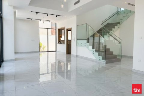 Villa in Al Furjan, Dubai 4 bedrooms, 521.9 sq.m. № 109561 - photo 4