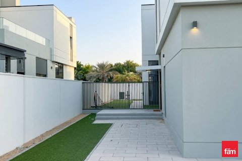 Villa in Al Furjan, Dubai 4 bedrooms, 521.9 sq.m. № 109561 - photo 16
