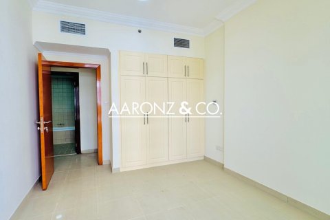 Apartment in Dubai Marina, Dubai 3 bedrooms, 130 sq.m. № 102385 - photo 26