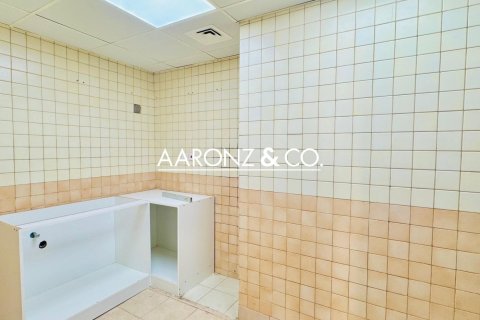 Apartment in Dubai Marina, Dubai 3 bedrooms, 130 sq.m. № 102385 - photo 14