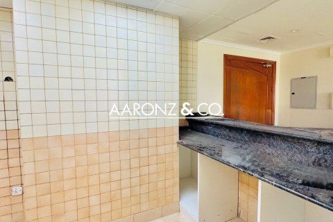 Apartment in Dubai Marina, Dubai 3 bedrooms, 130 sq.m. № 102385 - photo 16