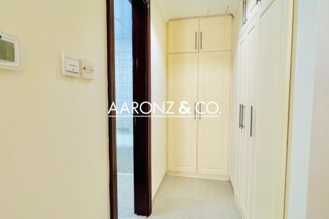 Apartment in Dubai Marina, Dubai 3 bedrooms, 130 sq.m. № 102385 - photo 13