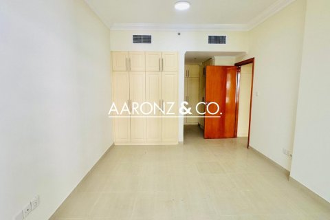 Apartment in Dubai Marina, Dubai 3 bedrooms, 130 sq.m. № 102385 - photo 10