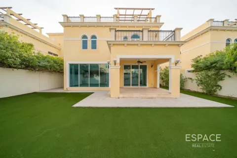 Villa in Legacy Nova Villas, Jumeirah Park, Dubai 4 bedrooms, 455 sq.m. № 122459 - photo 17