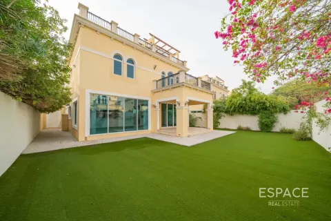 Villa in Legacy Nova Villas, Jumeirah Park, Dubai 4 bedrooms, 455 sq.m. № 122459 - photo 18