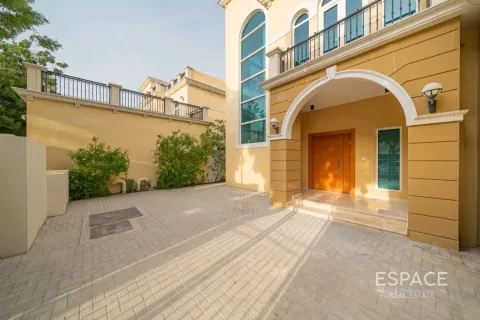 Villa in Legacy Nova Villas, Jumeirah Park, Dubai 4 bedrooms, 455 sq.m. № 122459 - photo 19