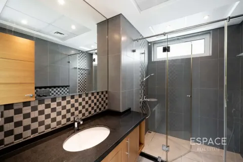 Villa in Legacy Nova Villas, Jumeirah Park, Dubai 4 bedrooms, 455 sq.m. № 122459 - photo 6
