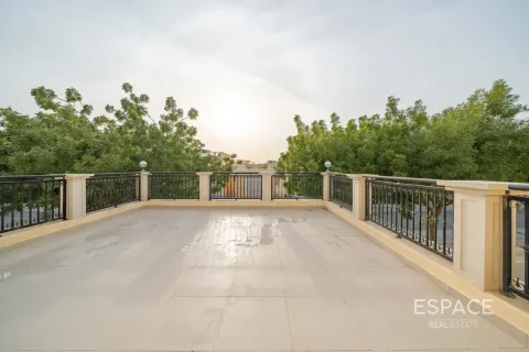 Villa in Legacy Nova Villas, Jumeirah Park, Dubai 4 bedrooms, 455 sq.m. № 122459 - photo 13