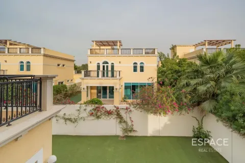 Villa in Legacy Nova Villas, Jumeirah Park, Dubai 4 bedrooms, 455 sq.m. № 122459 - photo 4