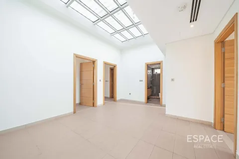 Villa in Legacy Nova Villas, Jumeirah Park, Dubai 4 bedrooms, 455 sq.m. № 122459 - photo 2