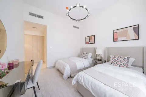 Townhouse in Dubai South (Dubai World Central), Dubai 4 bedrooms, 331 sq.m. № 122460 - photo 14