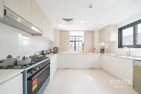 Townhouse in Dubai South (Dubai World Central), Dubai 4 bedrooms, 331 sq.m. № 122460 - photo 7