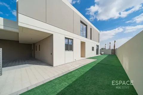 Townhouse in Dubai South (Dubai World Central), Dubai 4 bedrooms, 331 sq.m. № 122460 - photo 2