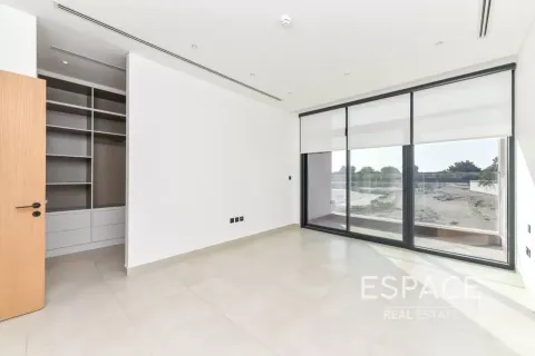 Villa en Jumeirah Luxury, Jumeirah Golf Estates, Dubai, 4 dormitorios, 321 m², № 122463 - foto 6
