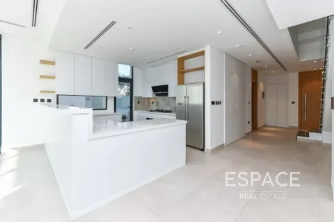 Villa en Jumeirah Luxury, Jumeirah Golf Estates, Dubai, 4 dormitorios, 321 m², № 122463 - foto 4