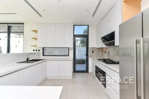 Villa en Jumeirah Luxury, Jumeirah Golf Estates, Dubai, 4 dormitorios, 321 m², № 122463 - foto 5