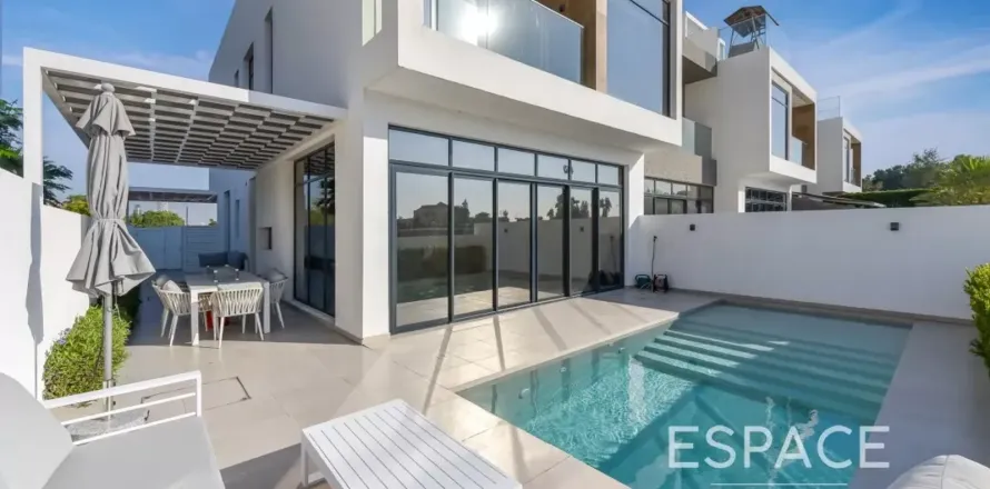 Villa en Jumeirah Luxury, Jumeirah Golf Estates, Dubai, 4 dormitorios, 321 m², № 122463
