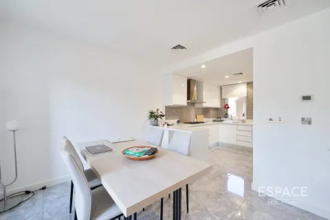 Купить виллу в Арабиан Ранчес, Дубай: 2 спальни, 175м², № 61493 - фото 5