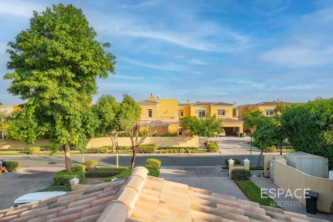 Купить виллу в Арабиан Ранчес, Дубай: 2 спальни, 175м², № 61493 - фото 17