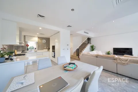 Купить виллу в Арабиан Ранчес, Дубай: 2 спальни, 175м², № 61493 - фото 4