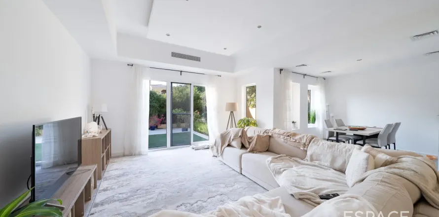 Вилла в Арабиан Ранчес, Дубай, 2 спальни, 175м², № 61493