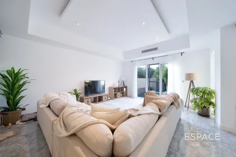 Купить виллу в Арабиан Ранчес, Дубай: 2 спальни, 175м², № 61493 - фото 2