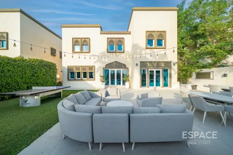 فيلا في Regional, Jumeirah Park, دبي 3 غرف نوم, 285 م² رقم 61497 - صورة 1