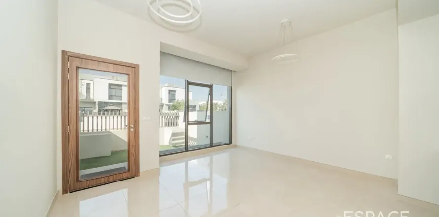 Townhouse in Al Furjan, Dubai 4 bedrooms, 236 sq.m. № 122745