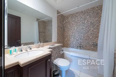 Apartment in Downtown Dubai (Downtown Burj Dubai), Dubai 2 bedrooms, 126 sq.m. № 122710 - photo 11