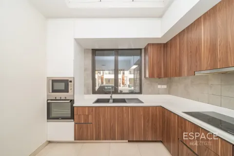 Villa in Al Furjan, Dubai 3 bedrooms, 197 sq.m. № 122743 - photo 15
