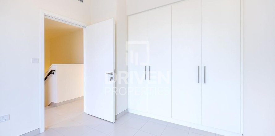 Villa en EMAAR South, Dubai South (Dubai World Central), Dubai, 4 dormitorios, 218.14 m², № 141088