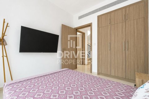 Townhouse in Dubai 3 bedrooms, 170.2 sq.m. № 141090 - photo 15