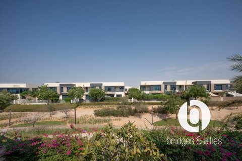 Villa in Dubai Hills Estate, Dubai 4 bedrooms, 202 sq.m. № 105647 - photo 16