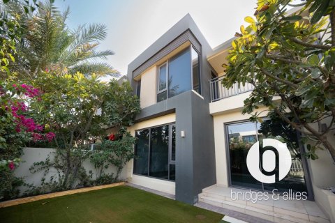 Villa in Dubai Hills Estate, Dubai 4 bedrooms, 202 sq.m. № 105647 - photo 21