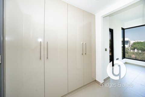 Villa in Dubai Hills Estate, Dubai 4 bedrooms, 202 sq.m. № 105647 - photo 8